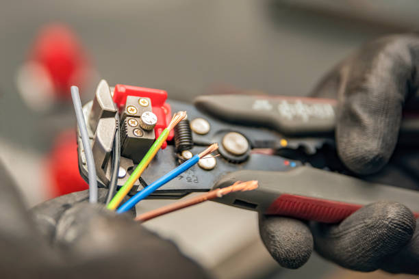 Best Affordable Emergency Electrician  in Altavista, VA